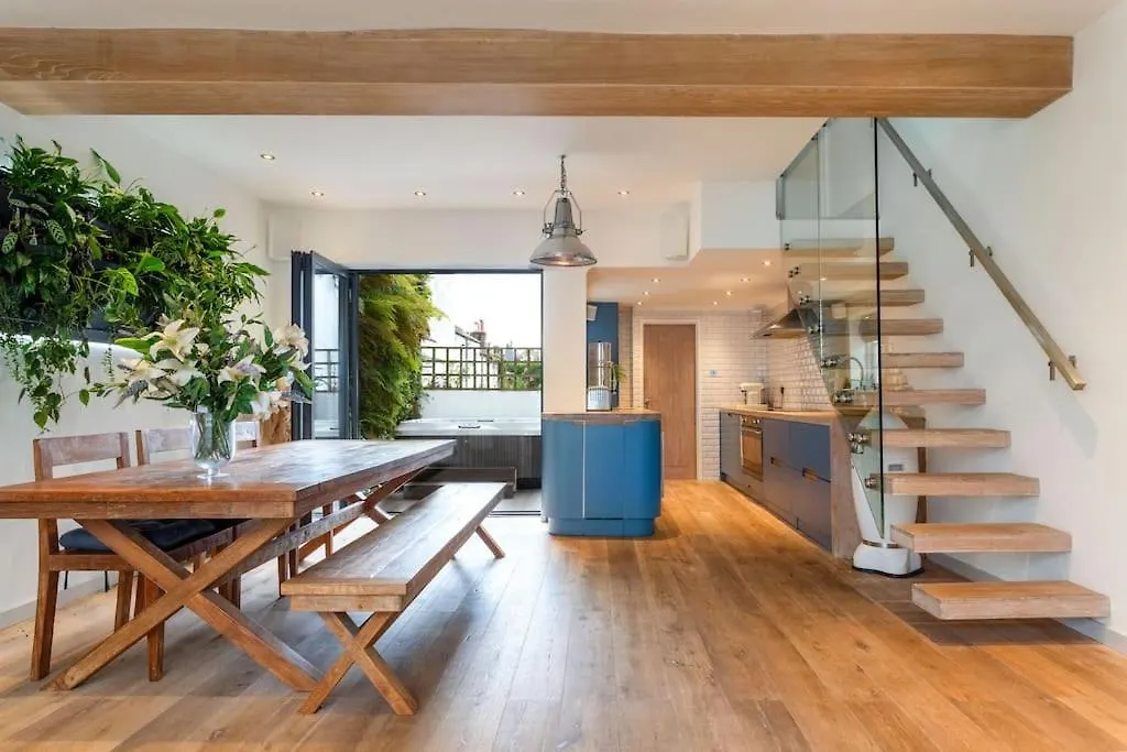 Stylish Townhouse In Vibrant North Laine contacts